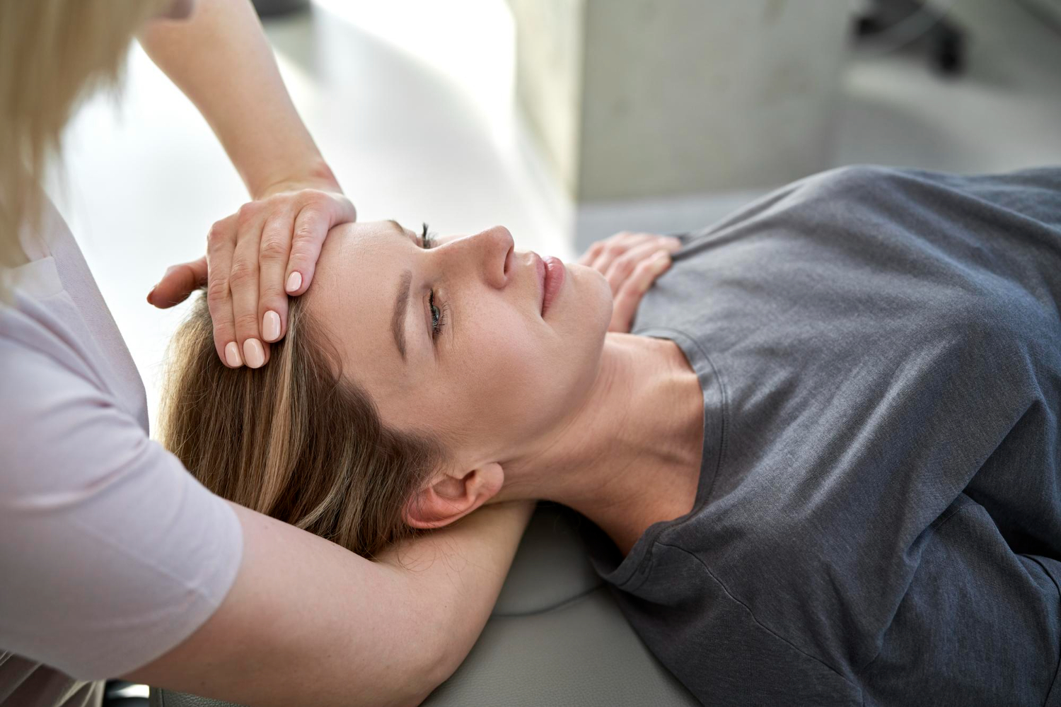 Practitioner guiding a client into a relaxed state during hypnotherapy in New York